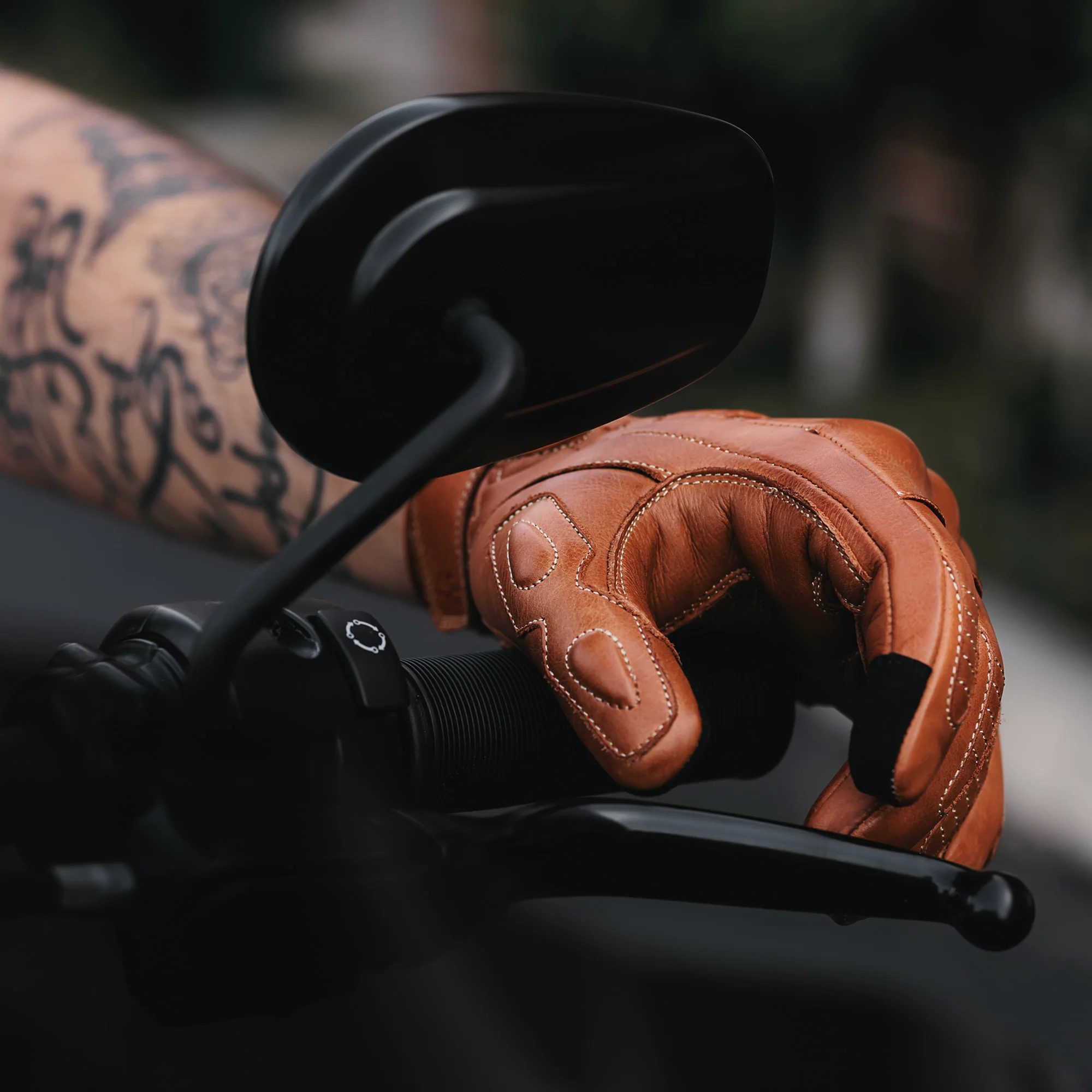 The Golden Glove - Motorcycle Gloves - Image 7